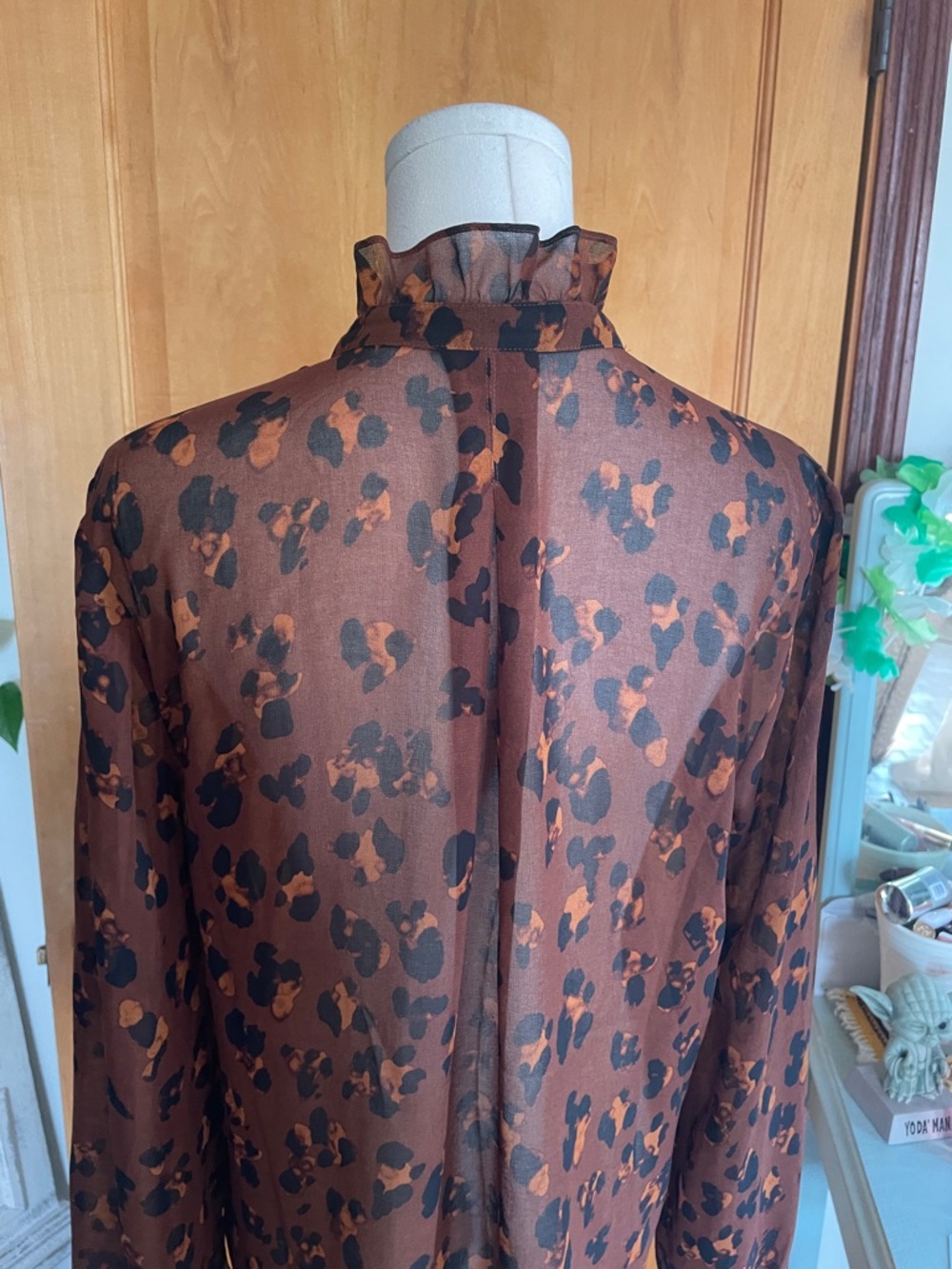 Cabi Gorgeous Semi Sheer Brown Animal Print Ruffle Neck Blouse Small - Picture 13 of 15